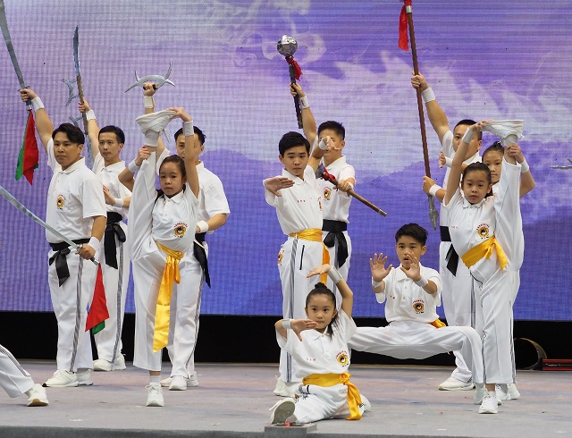 現代俠客俠女 台大體育館祈福 展望未來 現代俠客俠女 台大體育館祈福 展望未來