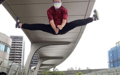 神級阿公懸空劈腿好身手 舞龍祈福點亮世界希望 神級阿公懸空劈腿好身手 舞龍祈福點亮世界希望