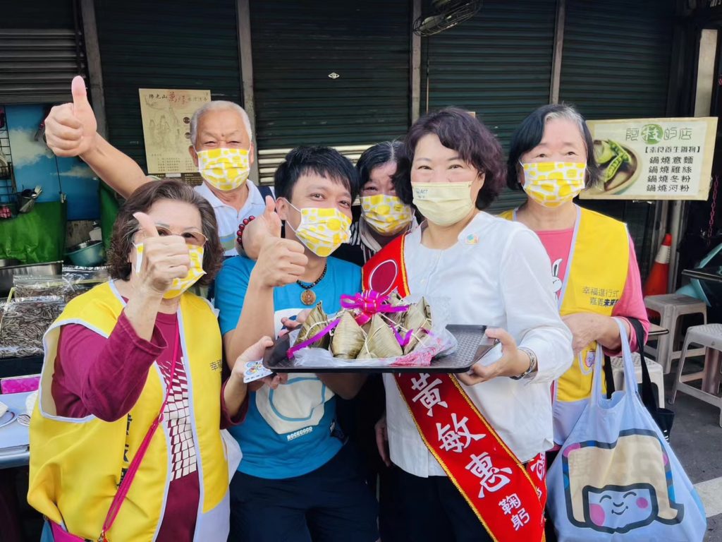 勇媽黃敏惠拼連任市場拜票  施政以人民為最大考量