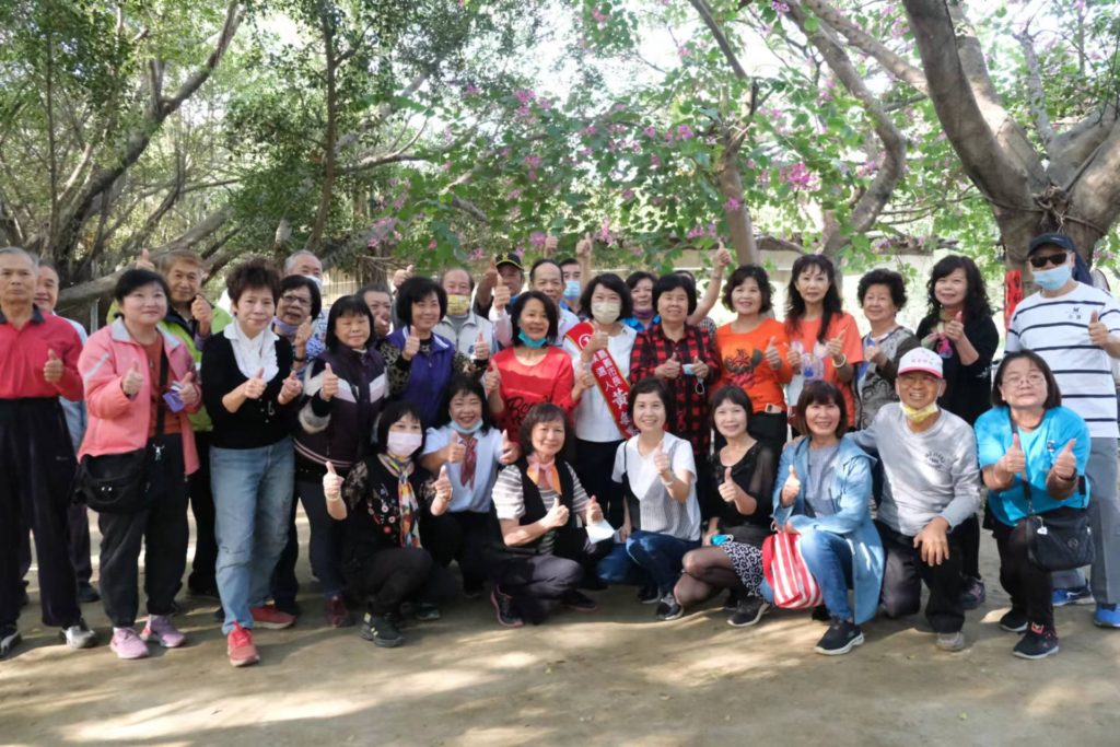 黃敏惠爭取勝選港坪公園拜票 嘉市要打造為世代宜居之城 黃敏惠爭取勝選港坪公園拜票 嘉市要打造為世代宜居之城