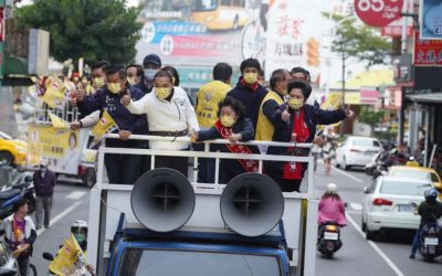 侯友宜送暖助陣勇媽　黃敏惠與這塊土地黏牢牢