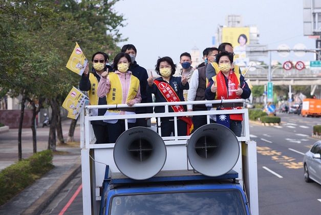 三位嘉義女兒捍衛嘉園 黃敏惠、王育、溫玉霞車隊掃街拜票 三位嘉義女兒捍衛嘉園 黃敏惠、王育、溫玉霞車隊掃街拜票