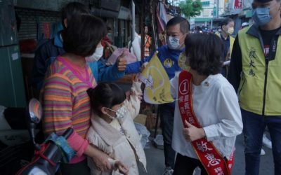 黃敏惠穿街走巷全力衝刺　南田市場拜票振奮邁向消費新都心