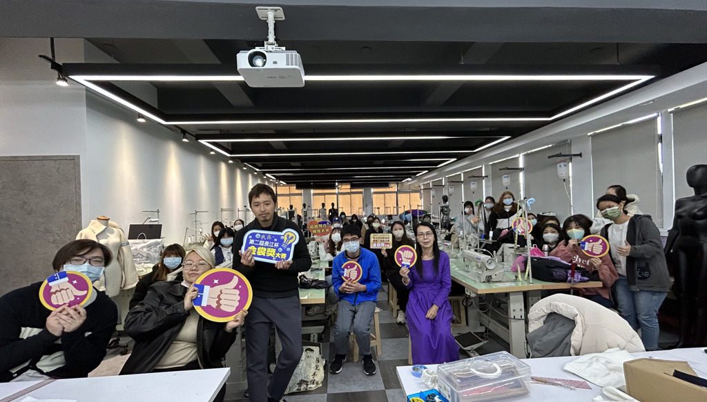第二屆長江盃金裳獎大賽徵件踴躍參賽 萬能科大校園巡迴說明會 第二屆長江盃金裳獎大賽徵件踴躍參賽 萬能科大校園巡迴說明會