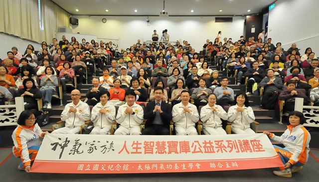 神氣家族講座「斜槓世代 挑戰未來」 以勇氣迎接2023 神氣家族講座「斜槓世代 挑戰未來」 以勇氣迎接2023