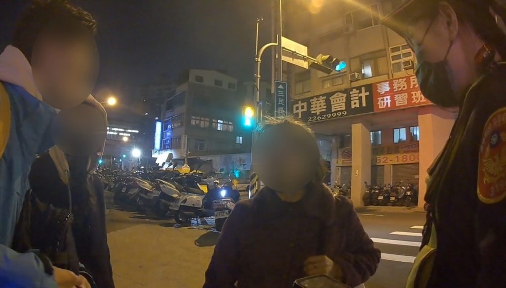服務太周到？迷途嬤想跟警察回家