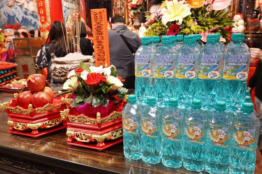 最優質好水!挺大甲媽祖遶境 台塩海洋鹼性離子水連十年贊助 最優質好水!挺大甲媽祖遶境 台塩海洋鹼性離子水連十年贊助