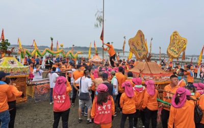 布袋好美里魍港太聖宮「明朝媽祖」聖誕 海邊竪黑令旗及遶境場面盛大 布袋好美里魍港太聖宮「明朝媽祖」聖誕 海邊竪黑令旗及遶境場面盛大