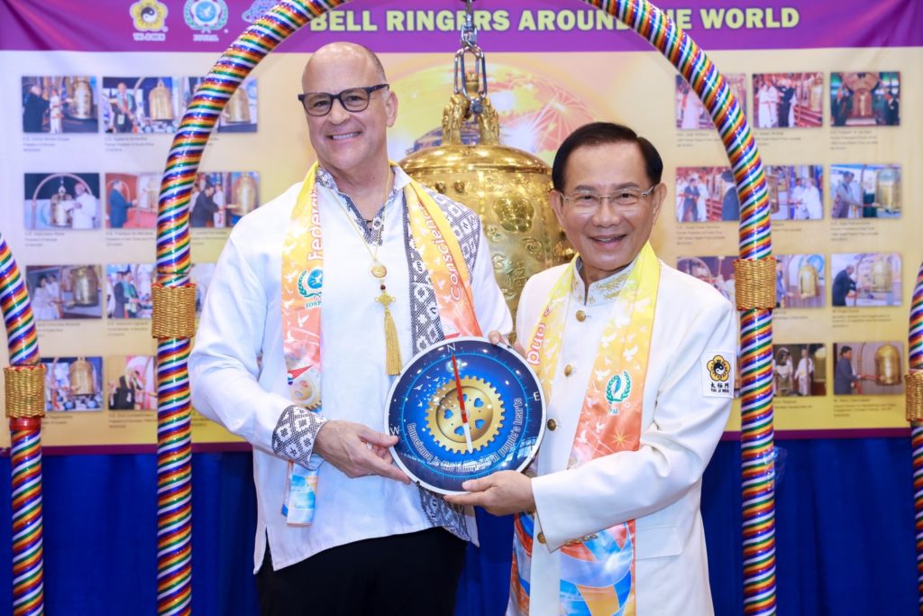 世界宗教議會太極門倡導良心 諾貝爾和平獎得主Jerry White鳴鐘許願 世界宗教議會太極門倡導良心 諾貝爾和平獎得主Jerry White鳴鐘許願