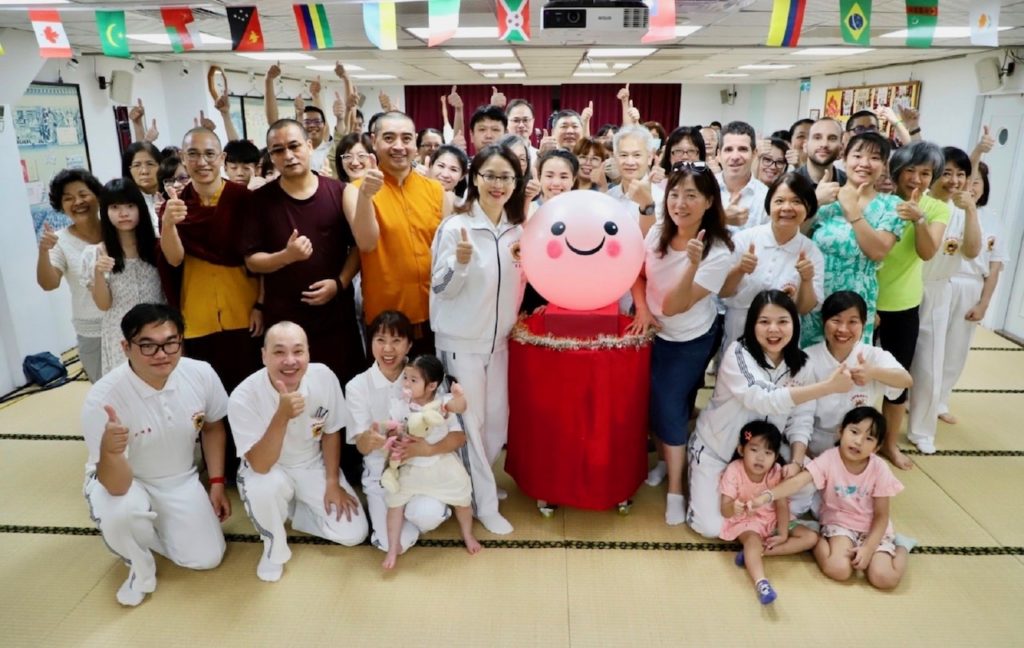 四海之內皆兄弟　國際友誼日　願世界和平　友誼永流傳