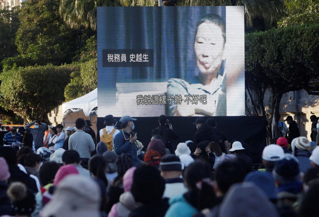 ▲凱道遊行公開一段影片,史越生公開坦承,太極門案件是由侯寬仁主導。(記者晨曦翻攝)