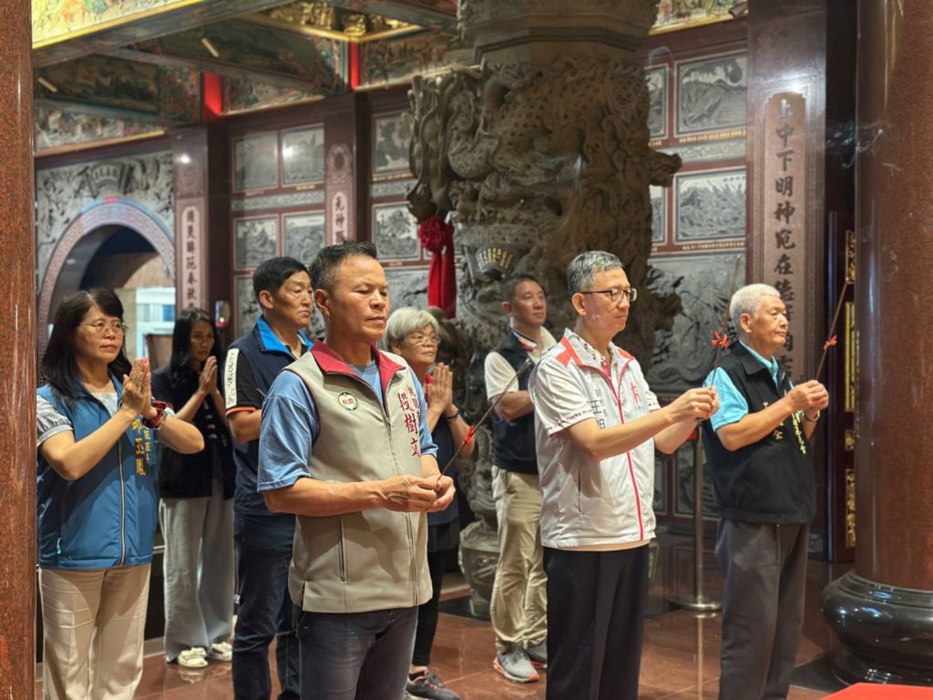 霄裡玉元宮舉辦中秋音樂會 八德鄉親陶醉在動聽歌聲中 霄裡玉元宮舉辦中秋音樂會 八德鄉親陶醉在動聽歌聲中
