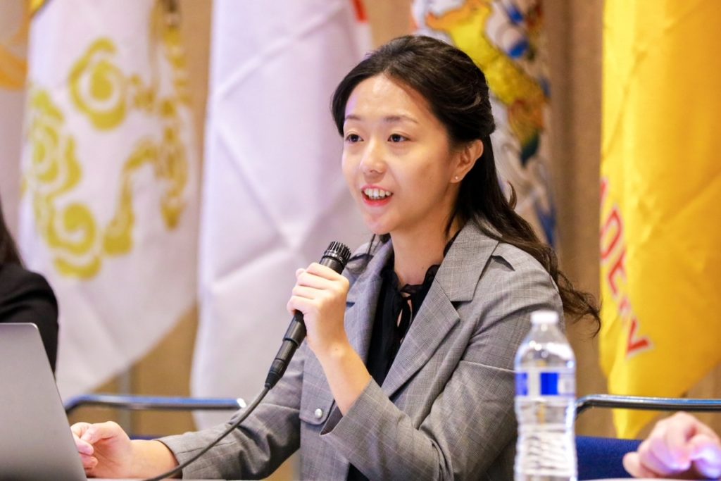 ▲哈佛大學生Clare表示,太極門師徒堅持的是古老氣功武術修行門派的千年文化傳承,真理與正義不容被曲解。(記者晨曦翻攝)