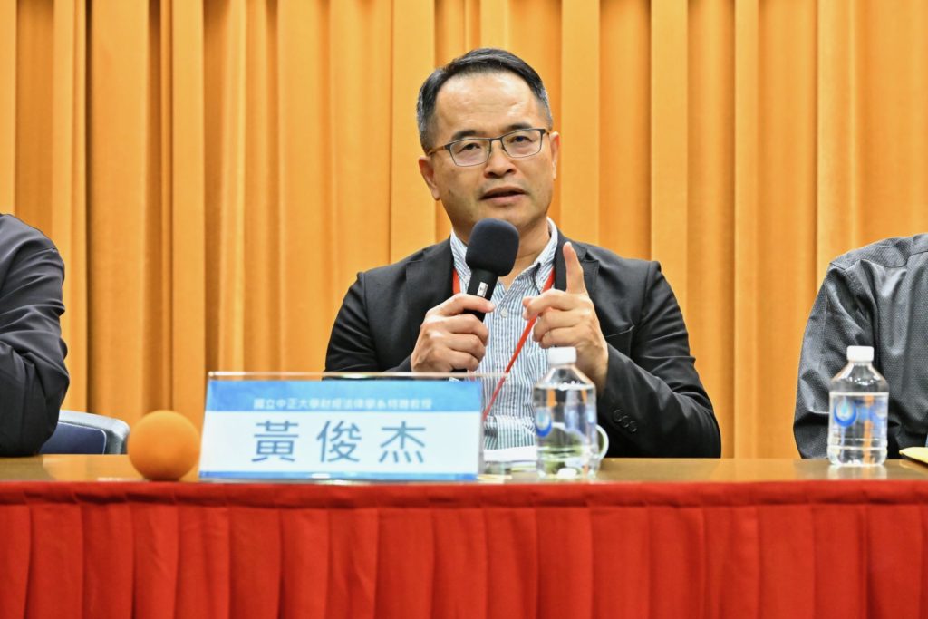 ▲國立中正大學財經法律學系特聘教授黄俊杰表示非常感謝太極門,因為太極門的努力及用心,在受害這段期間,臺灣在稅務、稅法上的研究進步很多。(記者晨曦翻攝)
