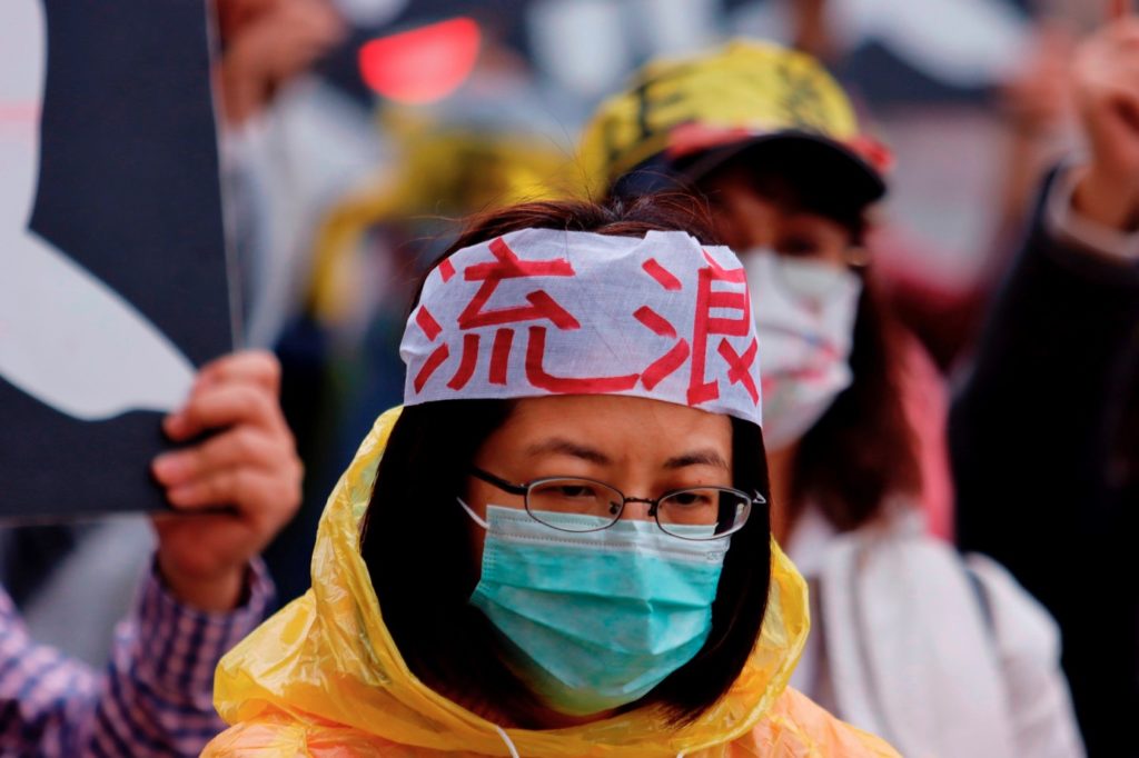 ▲若非面臨低薪、通膨、高房價,因而不婚、不生,誰甘心當躺平族?(記者晨曦翻攝)
