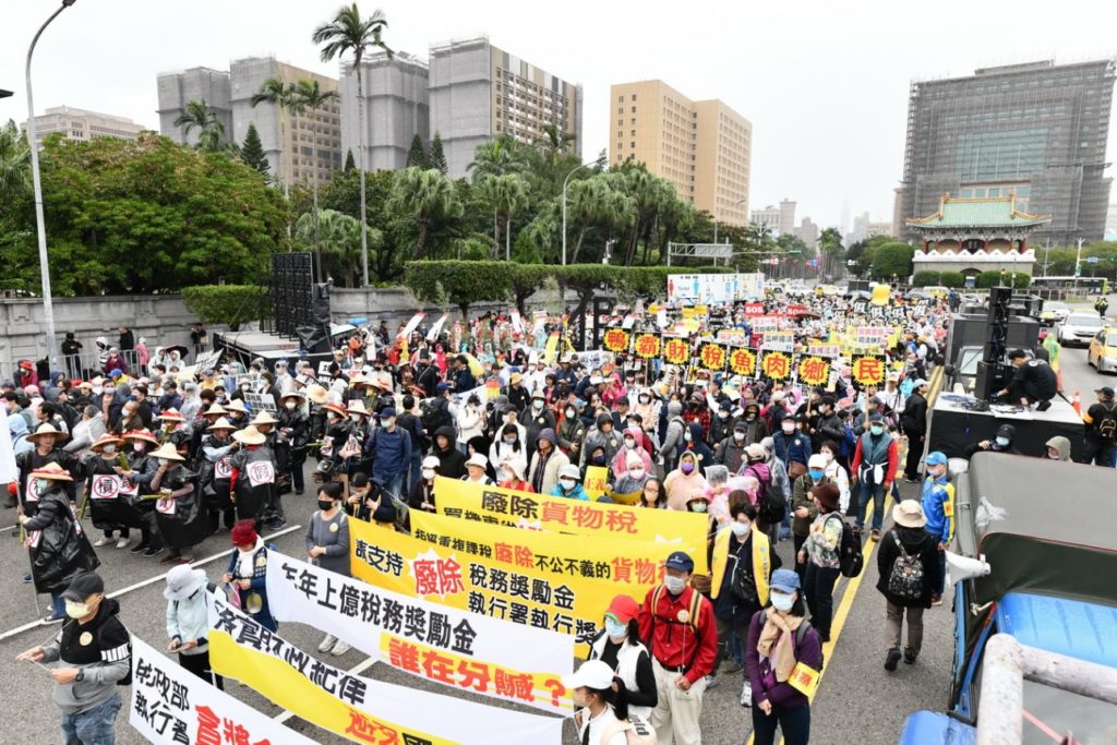 青年淪為躺平族!專家凱道上呼籲人民要覺醒 青年淪為躺平族!專家凱道上呼籲人民要覺醒