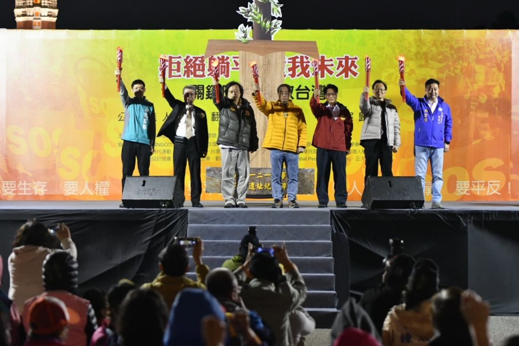▲學者專家力挺發聲,「拒絕躺平,還我未來」。(記者晨曦翻攝)