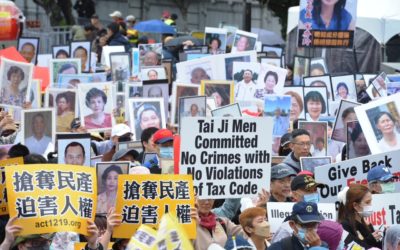寒風中的抗議與思念 用選票支持法稅改革 寒風中的抗議與思念 用選票支持法稅改革