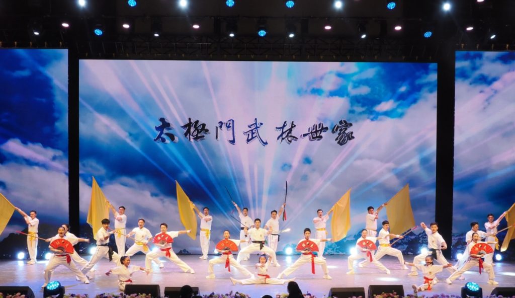 「鳳翔寰宇  點亮和平之光」　武林世家神獸賜福