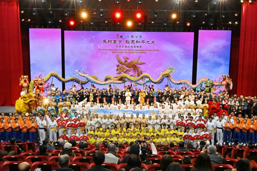 高雄各界與全球同步 點燈祈福共許願行 高雄各界與全球同步 點燈祈福共許願行