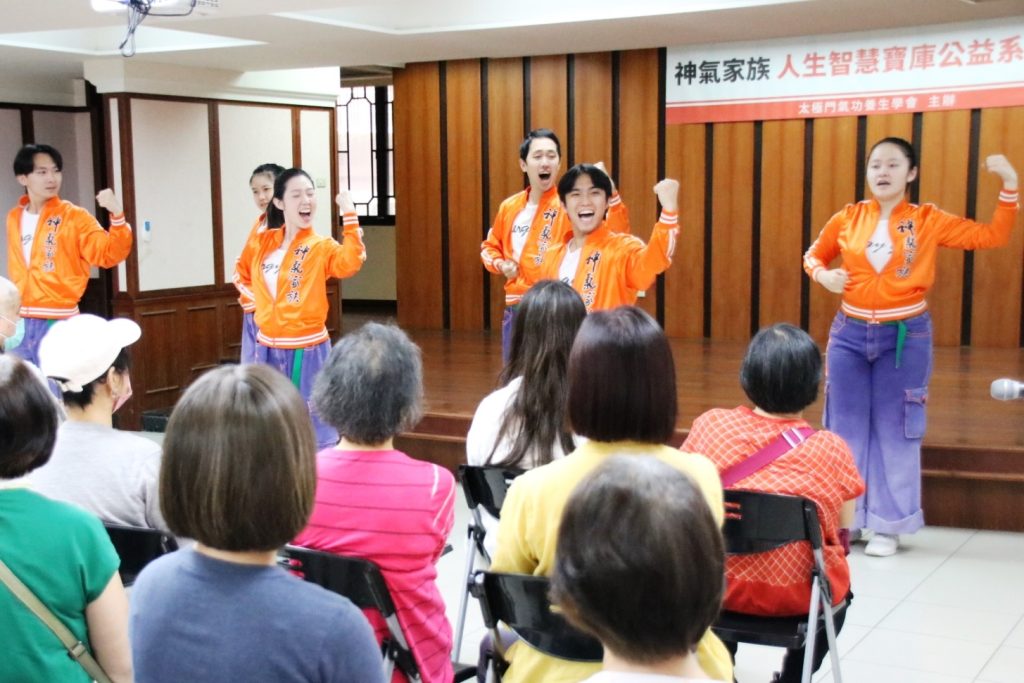 ▲新生代的太極門弟子,以「龍馬舞」帶給來賓們活力與熱情。(記者李欣翻攝)