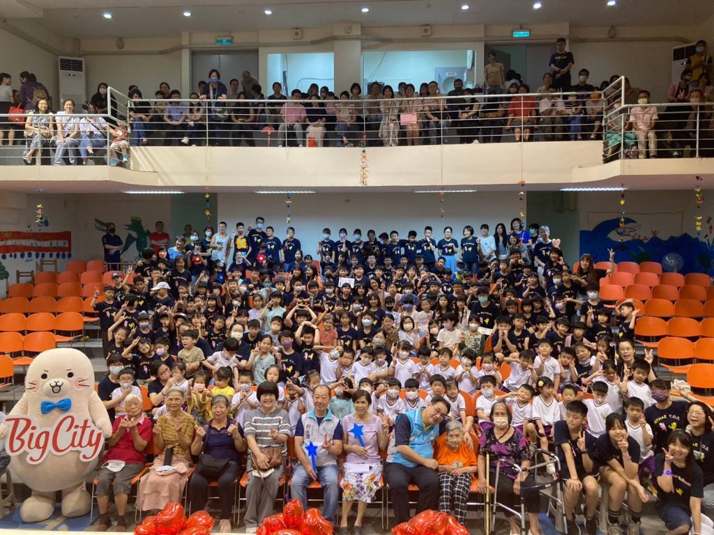 榮民眷參加清大附小畢業公演　新竹榮服處：老幼同樂熱鬧溫馨