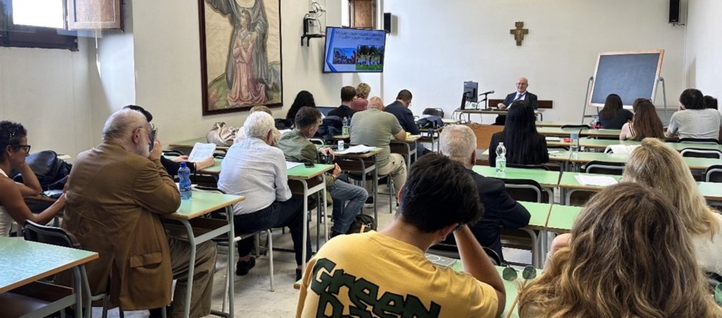▲義大利宗教社會學家Massimo Introvigne 長期於各國際場合為太極門發聲。(記者晨曦翻攝)