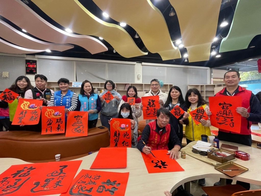 「金蛇喜迎春」春聯揮毫活動 推廣書藝及傳統節慶文化 「金蛇喜迎春」春聯揮毫活動 推廣書藝及傳統節慶文化